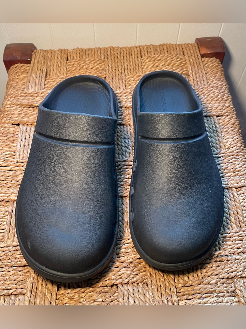 OOFOS Black Clog Size 8
